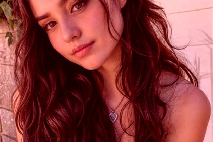Scarlett, 21, a red hazel-eyed middle eastern companion based in Tomislavgrad. Offering Roleplay, Prostate Massage, Girlfriend Experience, Tantra, CIM. Avail...
