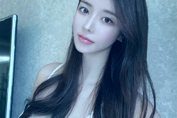 Scarlett, 21 — Escort in Dunhou, China