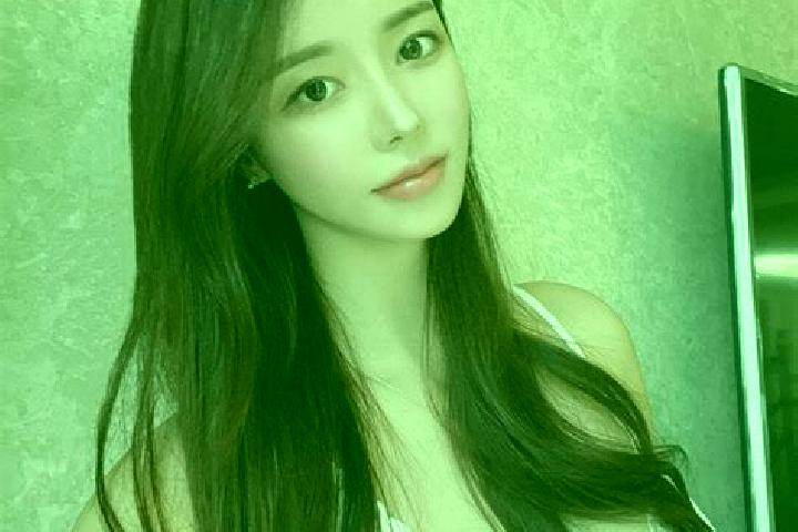 Scarlett, 21 — Escort in Luoshi, China