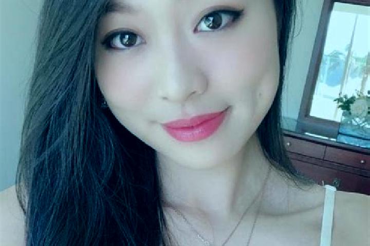 Scarlett, 21 — Escort in Xiuying, China