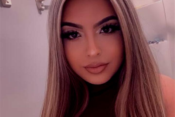 Scarlett, 22, a blonde brown-eyed latina companion based in Antakotako. Offering Erotic Massage, Deep French Kissing, Dinner Date, Striptease, Massage. Avail...