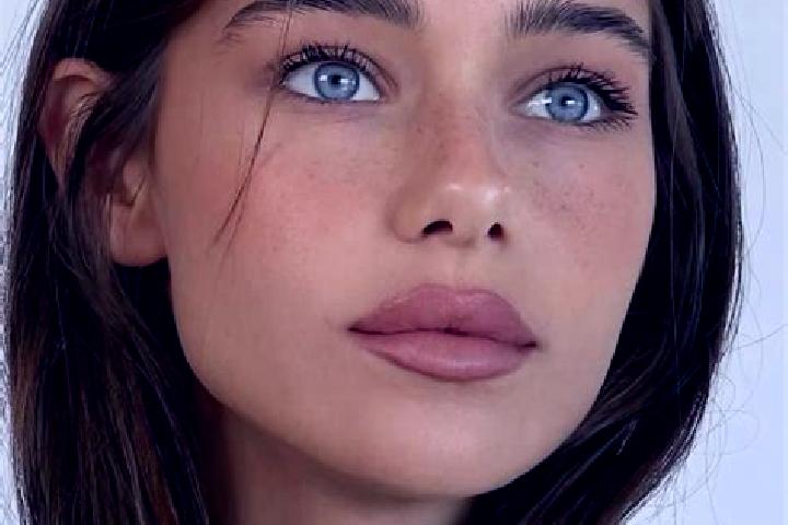 Scarlett, 22, a brunette grey-eyed ebony companion based in Clivio. Offering Travel Companion, CIM, GFE. Available for incall and outcall, overnight bookings...