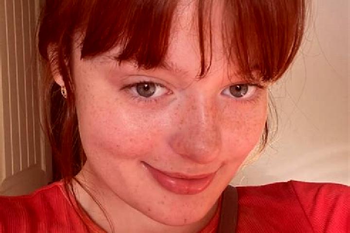 Scarlett, 22, a red grey-eyed mixed companion based in Dibis. Offering Erotic Massage, Deep French Kissing, 69. Available for incall and outcall, day and eve...