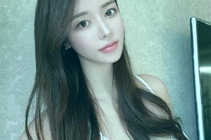 Scarlett, 22 — Escort in Laojieji, China