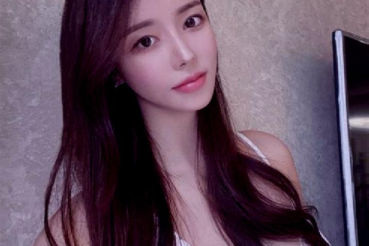 Scarlett, 22 — Escort in Longqiu, China