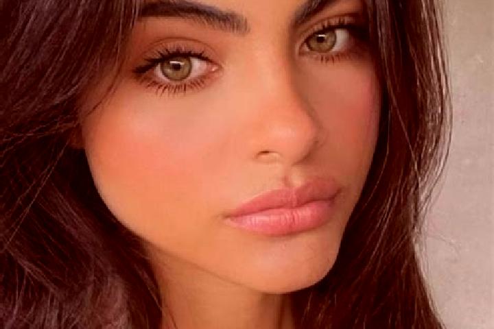 Scarlett, 23, a brunette brown-eyed middle eastern companion based in Cipeusing. Offering Massage, OWO, Roleplay, Overnight. Available for incall and outcall...