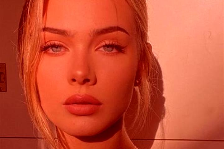 Scarlett, 23, a red blue-eyed european companion based in Hallerndorf. Offering Deep French Kissing, Erotic Massage, Striptease, Massage. Available for incal...