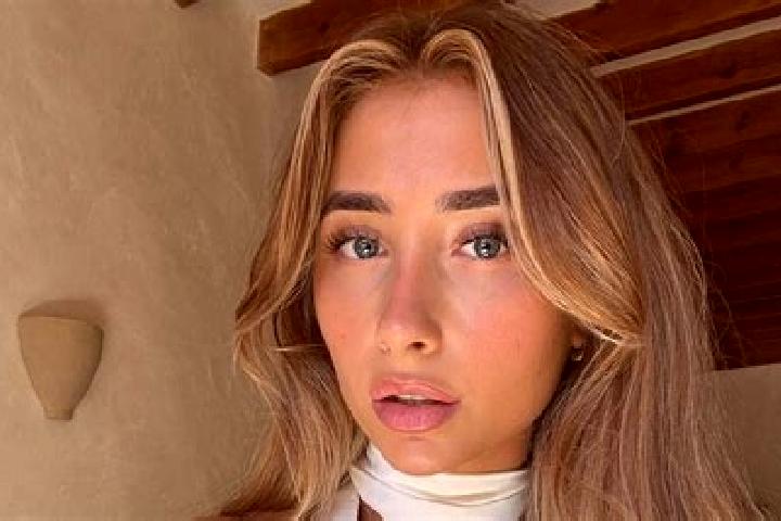 Scarlett, 23 — Escort in Bayt Imrin, Palestine