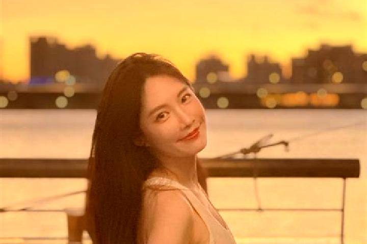 Scarlett, 23 — Escort in Dahewan, China