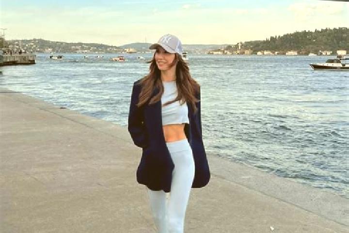 Scarlett, 23 — Escort in Kiratli, Turkey