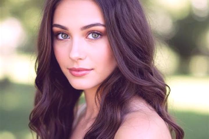 Scarlett, 24, a black hazel-eyed european companion based in Leache. Offering A-Level, 69. Available for incall and outcall, day and evening dates.