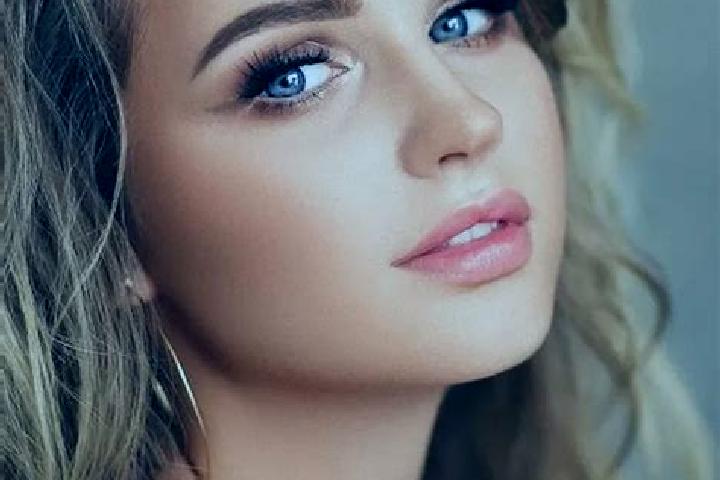 Scarlett, 24, a dark blonde blue-eyed middle eastern companion based in Makiv. Offering Prostate Massage, Striptease, Domination, Deep French Kissing, GFE. A...