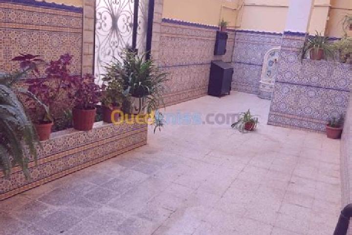 Scarlett, 24 — Escort in Beni Tamou, Algeria
