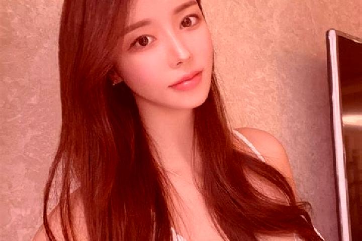 Scarlett, 24 — Escort in Fangjiazhuang, China