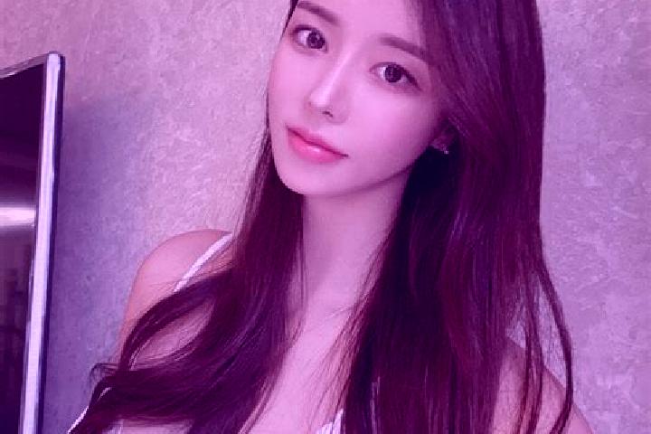 Scarlett, 24 — Escort in Liangwu, China