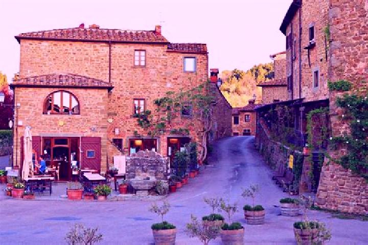 Scarlett, 25 — Escort in Radda in Chianti, Italy