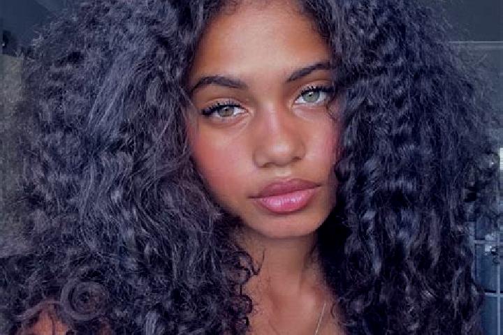 Scarlett, 26, a black brown-eyed ebony companion based in Vadu Stanchii. Offering Fetish, Domination, Roleplay. Available for incall and outcall, day and eve...