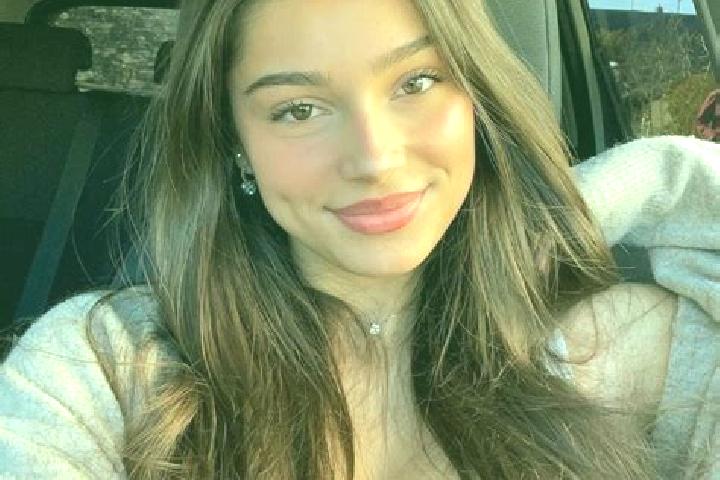 Scarlett, 26, a brunette blue-eyed indian companion based in Champdore. Offering Girlfriend Experience, Overnight, Striptease, Tantra, Duos. Available for in...
