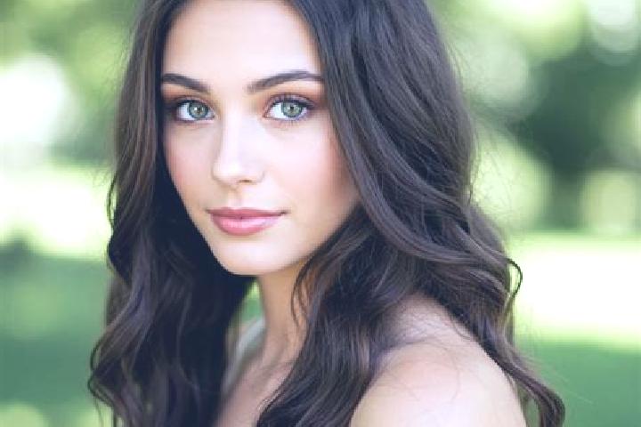 Scarlett, 26, a brunette hazel-eyed caribbean companion based in Cintano. Offering Couples, OWO, 69, A-Level. Available for incall and outcall, day and eveni...