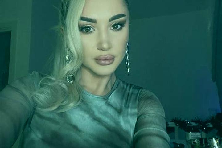 Scarlett, 26, a platinum blonde brown-eyed slavic companion based in Rameshki. Offering Erotic Massage, GFE, BDSM, Dinner Date. Available for incall and outc...
