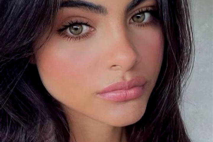 Scarlett, 27, a brunette amber-eyed middle eastern companion based in Darya Boyi. Offering Erotic Massage, Striptease, Fetish. Available for incall and outca...