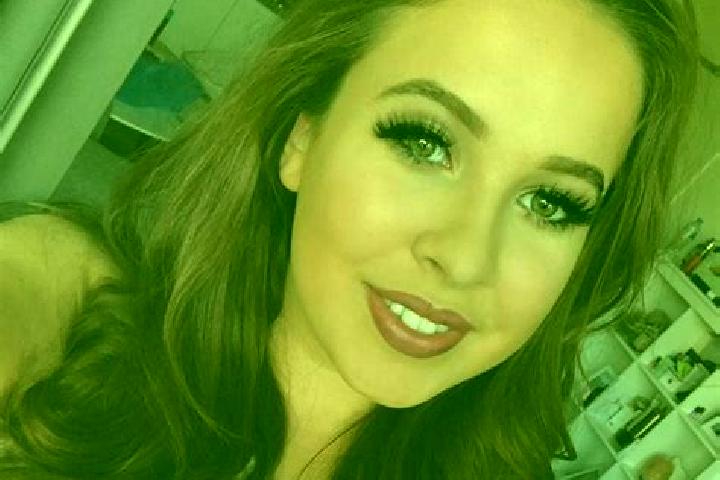 Scarlett, 27, a brunette grey-eyed mixed companion based in Hadfield. Offering Domination, Striptease, Dinner Date. Available for incall and outcall, day and...
