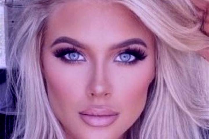 Scarlett, 27, a platinum blonde hazel-eyed slavic companion based in Clare. Offering Striptease, CIM, Fetish. Available for incall and outcall, day and eveni...