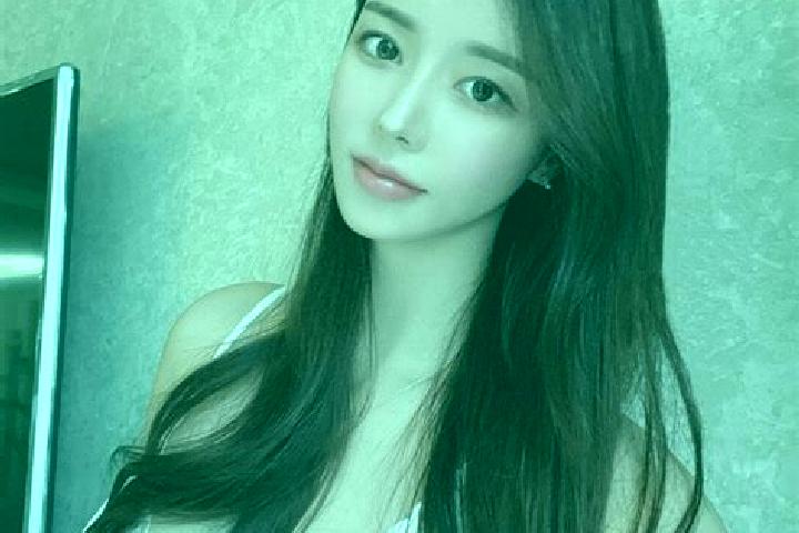 Scarlett, 27 — Escort in Bai anba, China