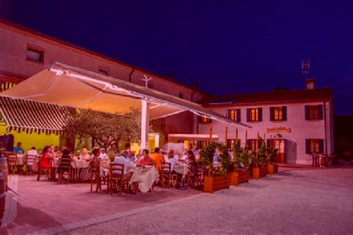 Scarlett, 27 — Escort in Lendinara, Italy