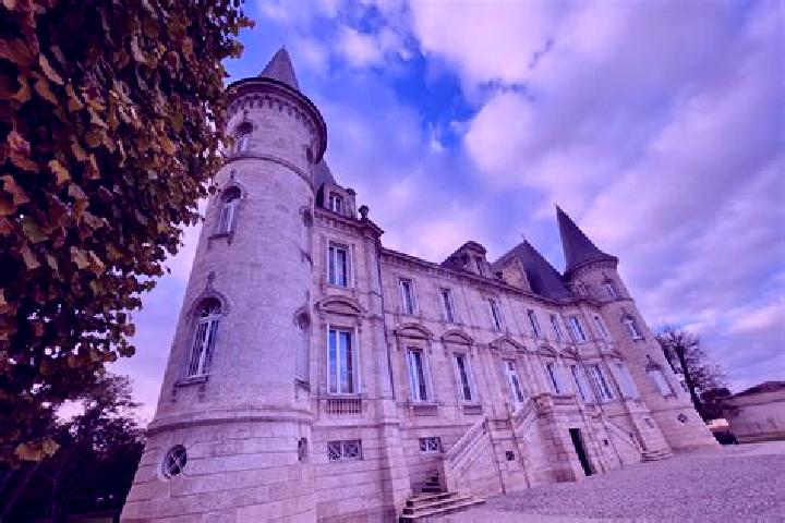 Scarlett, 27 — Escort in Pauillac, France