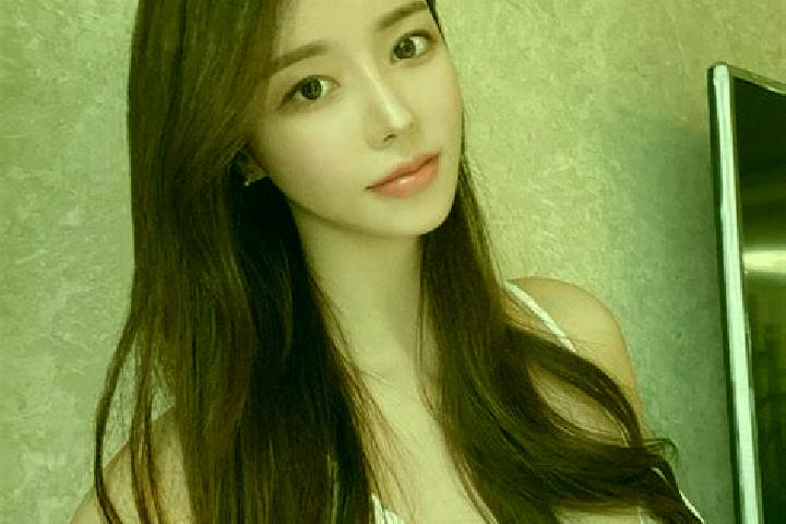 Scarlett, 27 — Escort in Qagan Hol, China
