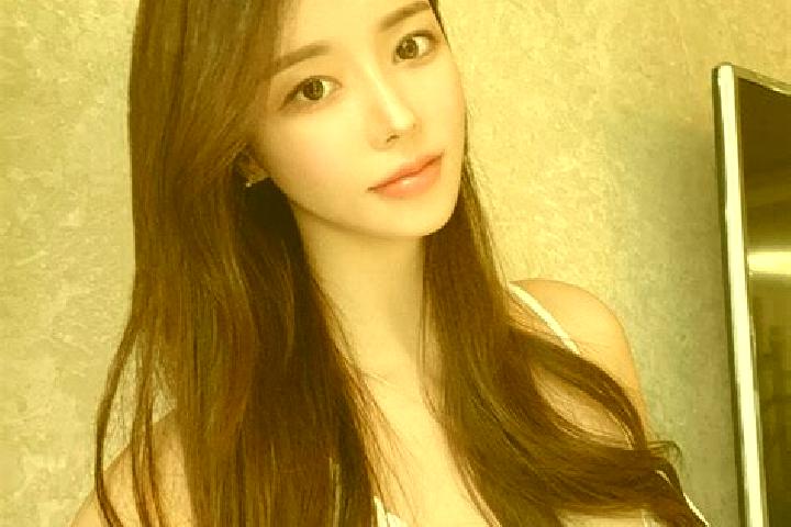 Scarlett, 27 — Escort in Rogda, China