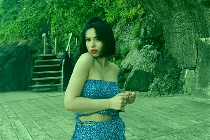 Scarlett, 27 — Escort in Sali Kandeh, Iran