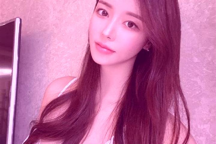 Scarlett, 27 — Escort in Zhoutian, China