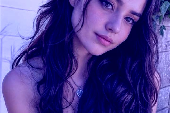 Scarlett, 28, a auburn hazel-eyed european companion based in Mezquite Grande. Offering Dinner Date, 69, CIM, Deep French Kissing. Available for incall and o...