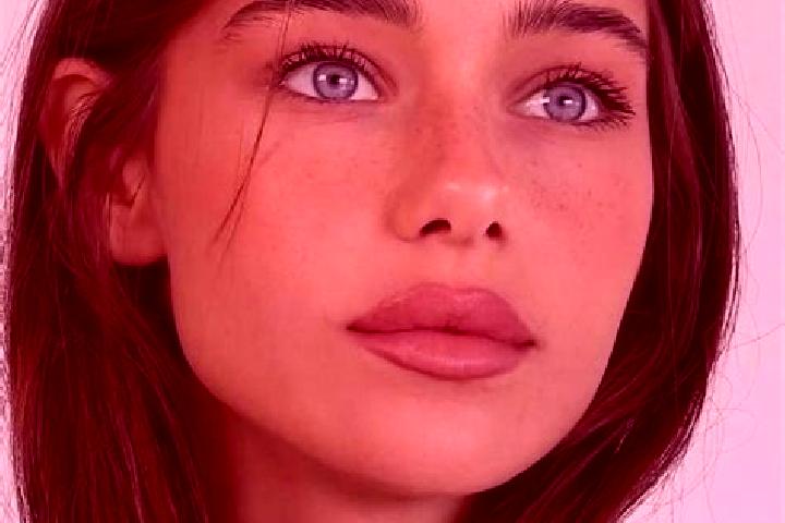 Scarlett, 28, a brunette grey-eyed mixed companion based in Turze. Offering Girlfriend Experience, Deep French Kissing, Erotic Massage, BDSM. Available for i...