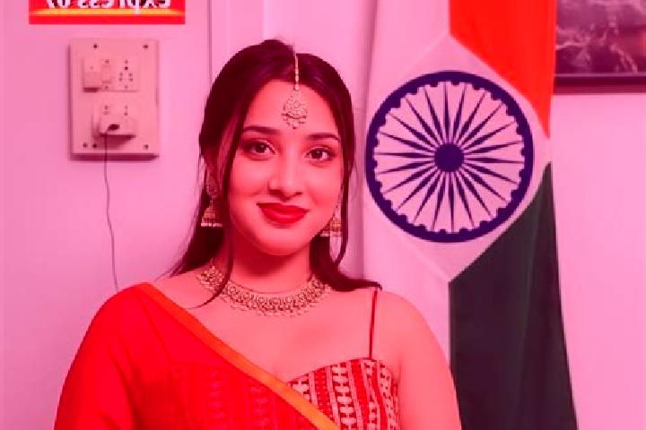 Scarlett, 28 — Escort in Araria, India