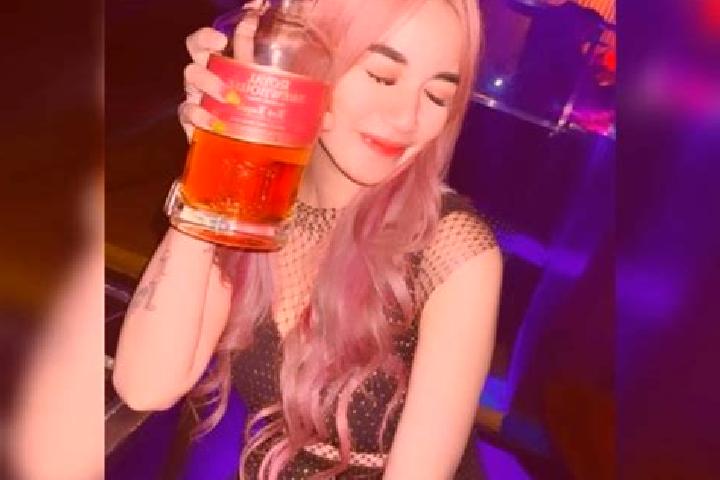 Scarlett, 28 — Escort in Kalkal Barat, Indonesia