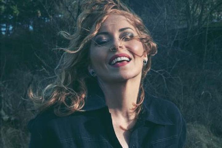Scarlett, 28 — Escort in Maru, Romania