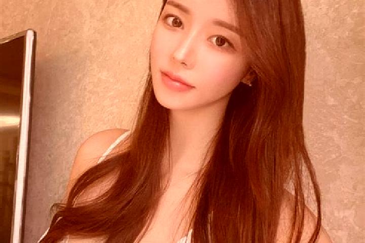 Scarlett, 28 — Escort in Zhangdan, China
