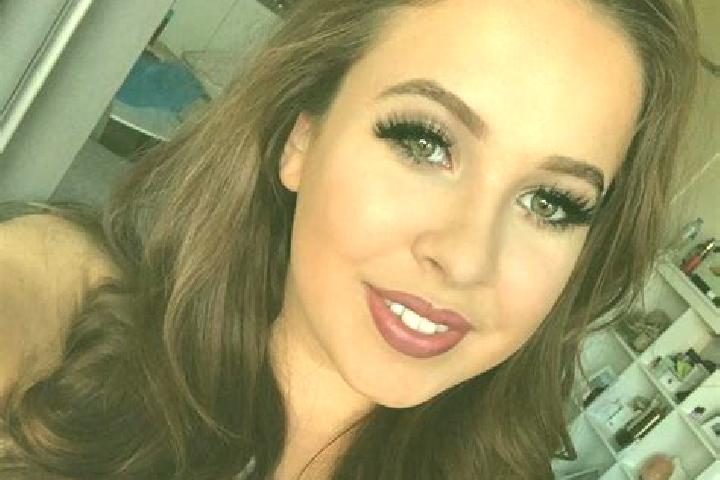 Scarlett, 29, a black green-eyed mediterranean companion based in Roxby Downs. Offering Travel Companion, 69, BDSM, Striptease, Girlfriend Experience. Availa...