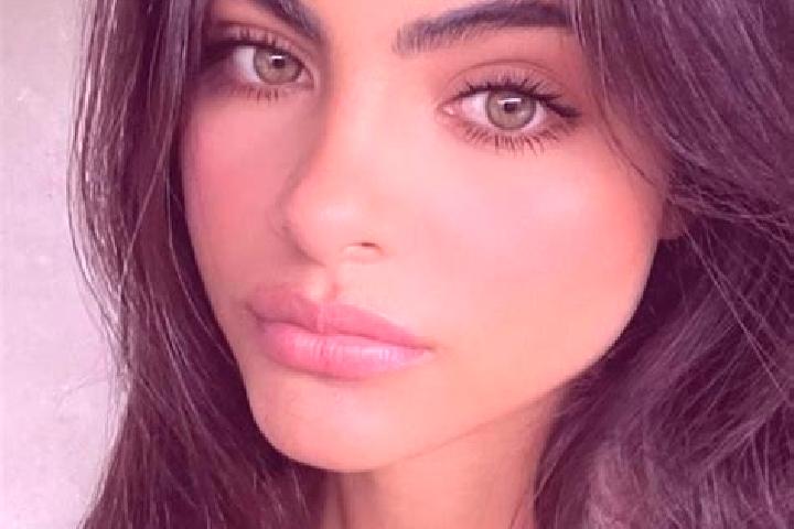 Scarlett, 29, a chestnut hazel-eyed indian companion based in La Bruffiere. Offering Striptease, Fetish, Couples, Deep French Kissing, Duos. Available for in...