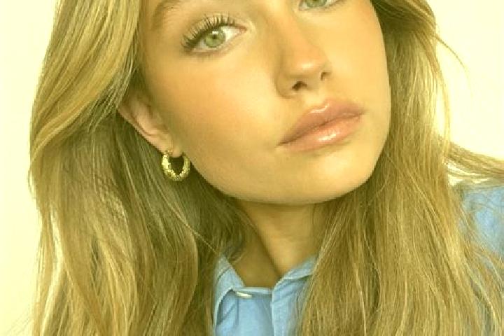 Scarlett, 29, a dark blonde green-eyed caribbean companion based in Bagorejo. Offering Couples, A-Level, Domination, Erotic Massage. Available for incall and...