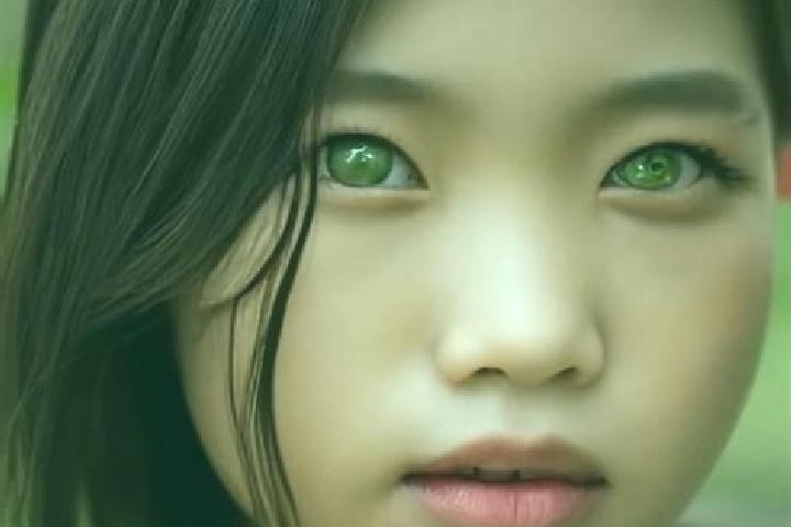 Scarlett, 29, a red green-eyed asian companion based in Semussac. Offering Striptease, CIM, BDSM, Massage. Available for incall and outcall, day and evening ...