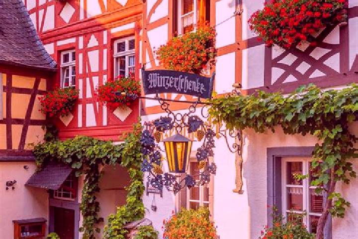 Scarlett, 29 — Escort in Munsterdorf, Germany