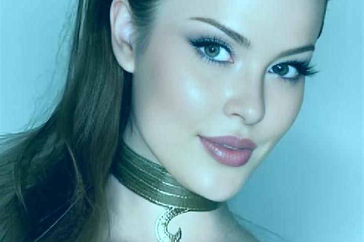 Scarlett, 29 — Escort in Tanglewilde-Thompson Place, United States