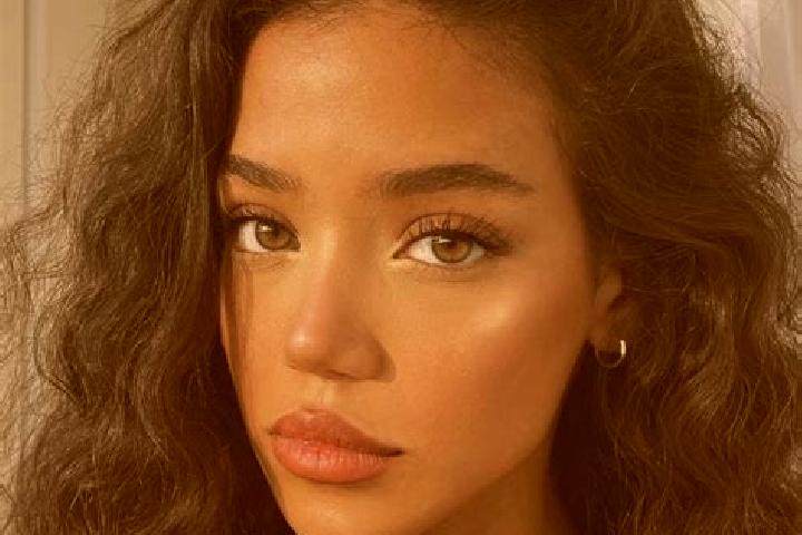 Scarlett, 30, a black brown-eyed mixed companion based in Almanza. Offering Striptease, Deep French Kissing, 69, CIM. Available for incall and outcall, day a...