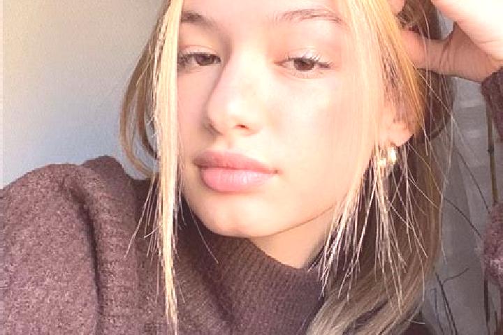 Scarlett, 30, a blonde brown-eyed mixed companion based in Rueil-Malmaison. Offering Duos, Couples, Deep French Kissing. Available for incall and outcall, da...