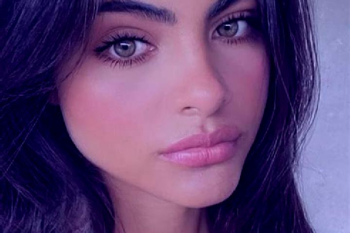 Scarlett, 30, a blonde hazel-eyed middle eastern companion based in Al Ghantu. Offering Massage, BDSM, Couples, A-Level, Travel Companion. Available for inca...