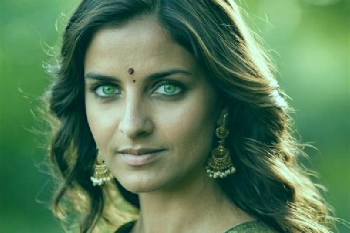 Scarlett, 30, a chestnut green-eyed indian companion based in Otjituuo. Offering Party Girl, Duos, Girlfriend Experience. Available for incall and outcall, d...